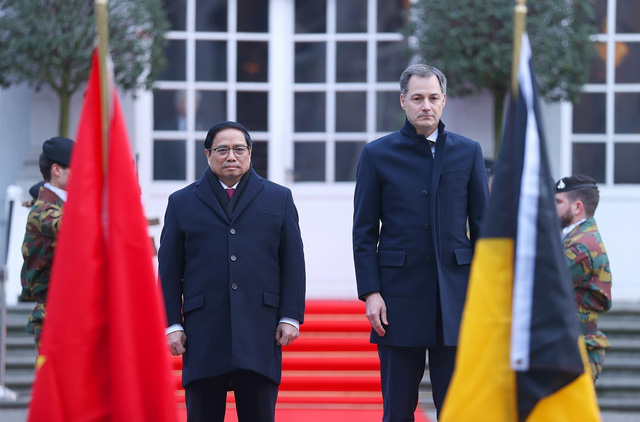 Thủ tướng Vương quốc Bỉ Alexander De Croo chủ trì lễ đón chính thức Thủ tướng Phạm Minh Chính. Ảnh: Dương Giang/TTXVN
