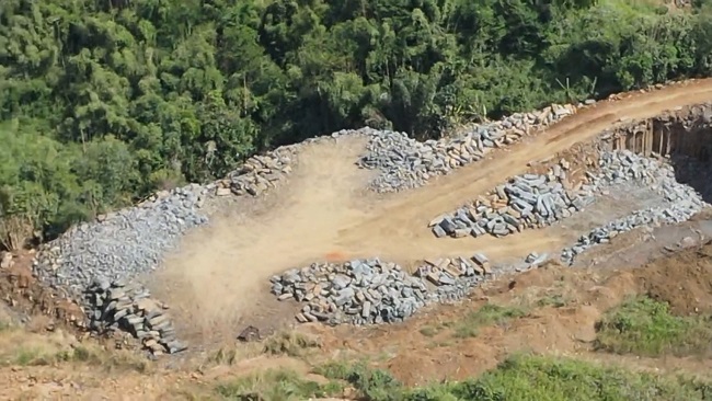 Khu vực khai thác đá cây trái phép tại thôn Đăng Lang, xã Đắk Nhau, huyện Bù Đăng.
